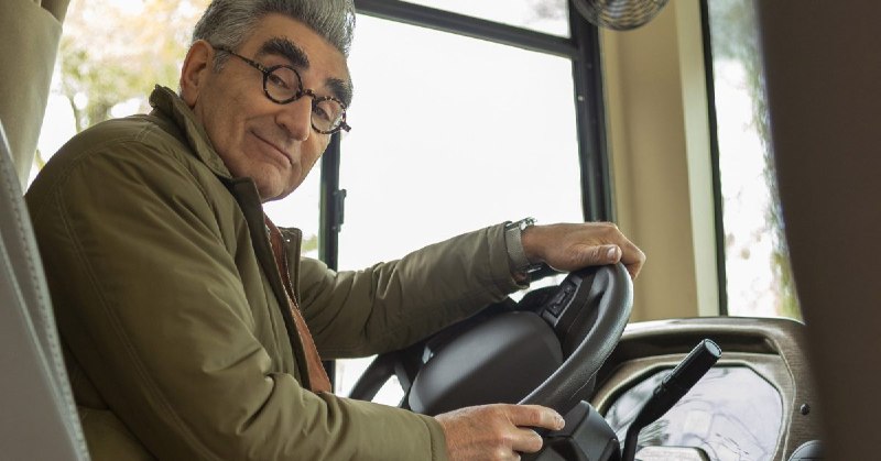 Eugene Levy กลับมาอีกครั้งในซีซั่นที่ 4 ของ Apple TV+ Travel Series ที่ได้รับการยกย่อง
