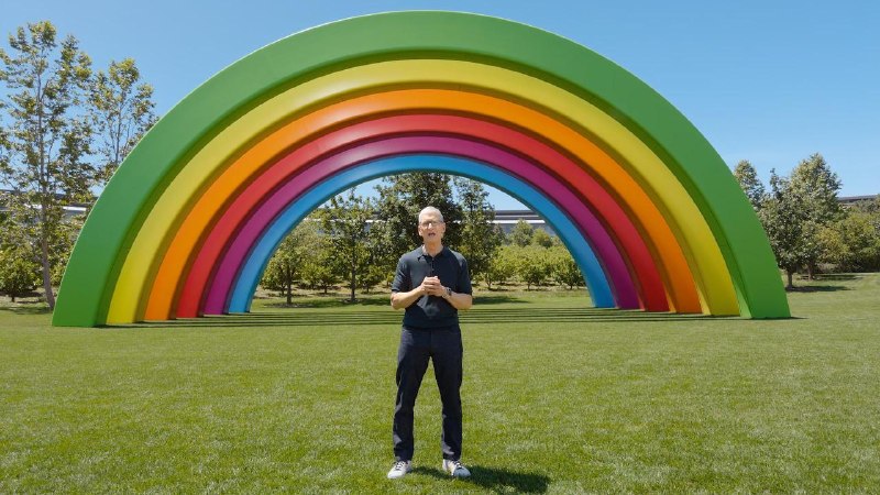 π Tim Cook wrapped things up by thanking everyone for their work and said his final goodbye from Apple Park