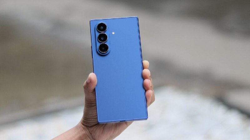 泄露的 Thinborne 保护壳揭示了 Galaxy Z Fold 8 Ultra、Fold 8 和 Flip 8 的惊人设计