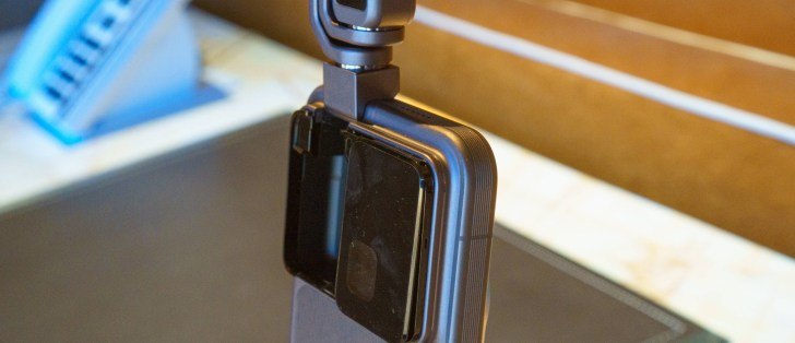 Le téléphone robot de Honor surprend le public lors de la finale de la Coupe du monde