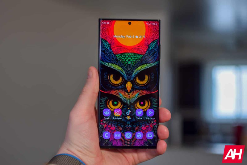 Galaxy S23-Displays nach One UI 8.5-Update von Pink-Line-Glitch betroffen