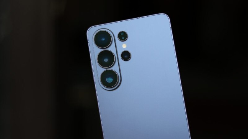 People are buying the Galaxy S26 because they’re scared of the Galaxy S27