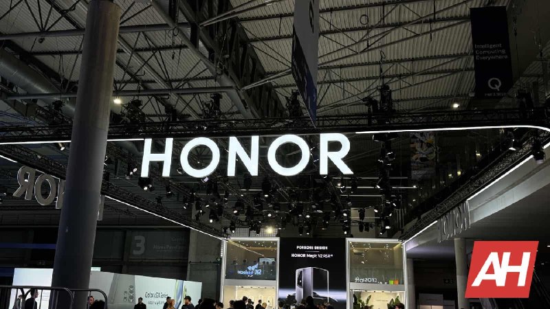 Я лично видел дисплей с яркостью 15 000 нит, но слухи о том, что телефон HONOR с яркостью 10 000 нит все еще кажется