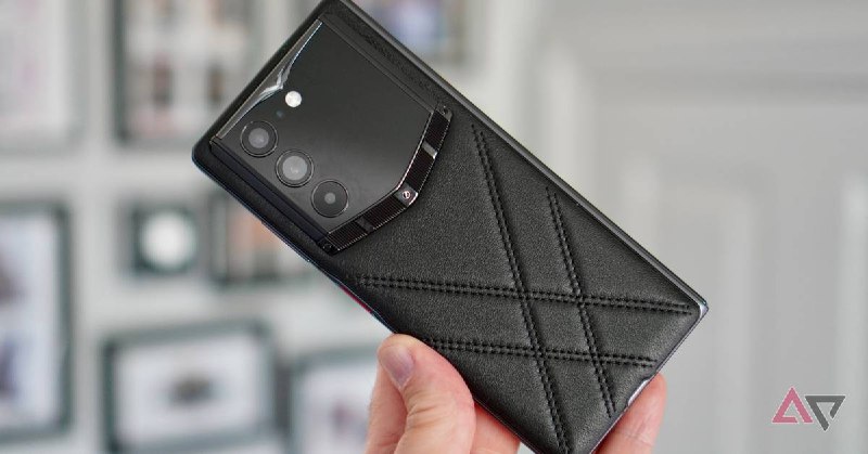 Vertu's Alphafold costs three times more than the Galaxy Z Fold7, but so far I can't see why