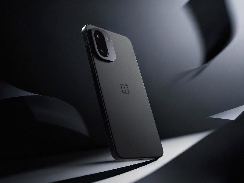 OPPO's 10000mAh machine is finally on the way and is likely to be part of the "A" Series. Meanwhile