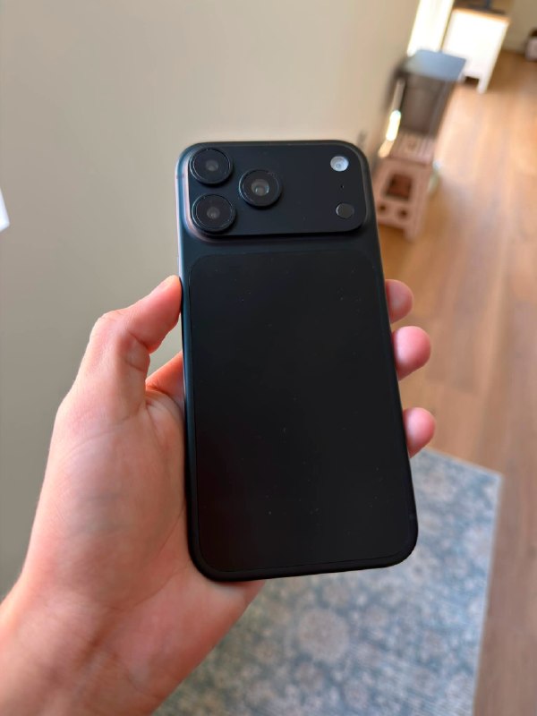 印象的なスペースブラック iPhone 18 Pro Max を公開: エレガンスとイノベーションのビジョン