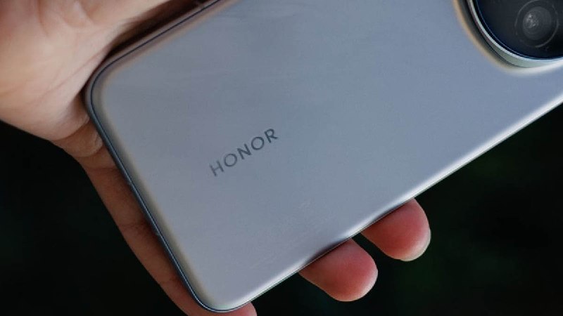 Honor には、新しい 7900mAh バッテリーのスマートフォンが登場しました。同社はすでに著名なデバイスであるX80 Pro Maxを持っています。