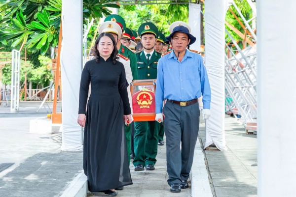 Phó Chủ tịch nước dự lễ an táng 235 hài cốt liệt sĩ về với đất mẹ tại Nghĩa trang Dốc Bà Đắc