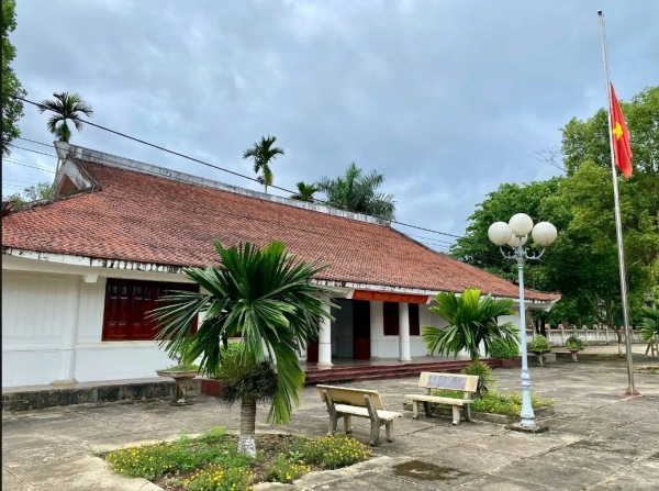 Tôi không thể viết lại tiêu đề này vì nó không phải là tin tức công nghệ. Tiêu đề "Viếng Nghĩa trang