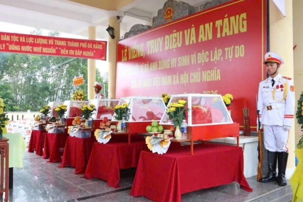 Đà Nẵng long trọng truy điệu an táng hài cốt liệt sĩ từ hang Đá Sập