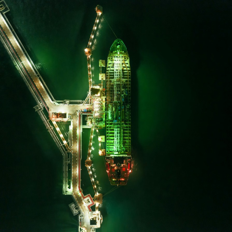 Tàu dầu Saudi Arabia dùng chiến thuật 'biến mất' để vượt qua eo biển Bab el-Mandeb nguy hiểm