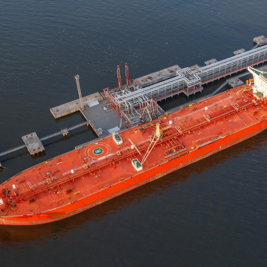 Dù đối mặt rủi ro tại Hormuz và Biển Đỏ, ADNOC vẫn phát hành mời thầu dầu thô lần thứ bảy